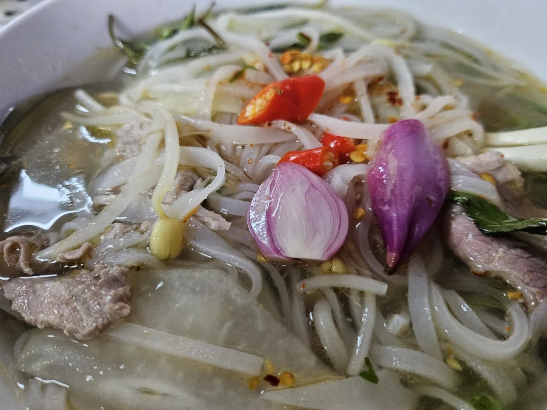 🇻🇳 (Review chuyến đi lại) Xì xụp phở từ tờ mờ sáng ở Hội An 🍜