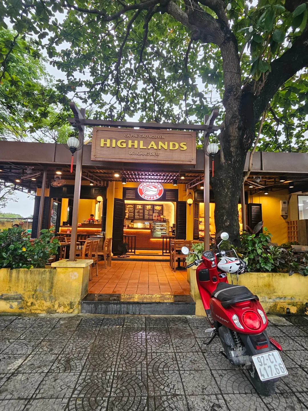 🇻🇳(Bài review lần tái ghé) Highlands Coffee Hội An (Highlands Coffee Hoàng Diệu) (vai phụ: người bạn địa phương Đà Nẵng cùng hội cùng thuyền)