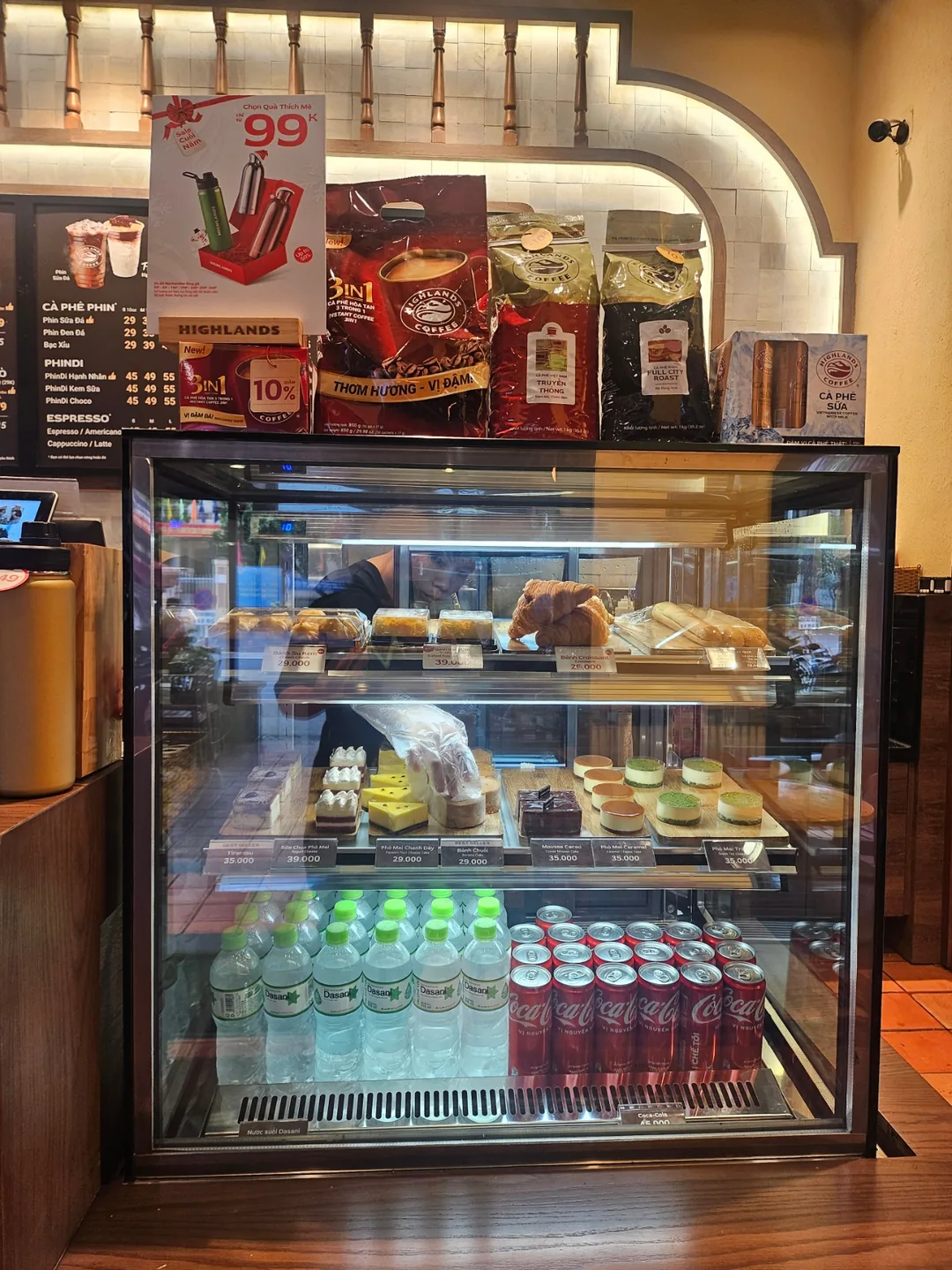 🇻🇳(Bài review lần tái ghé) Highlands Coffee Hội An (Highlands Coffee Hoàng Diệu) (vai phụ: người bạn địa phương Đà Nẵng cùng hội cùng thuyền)
