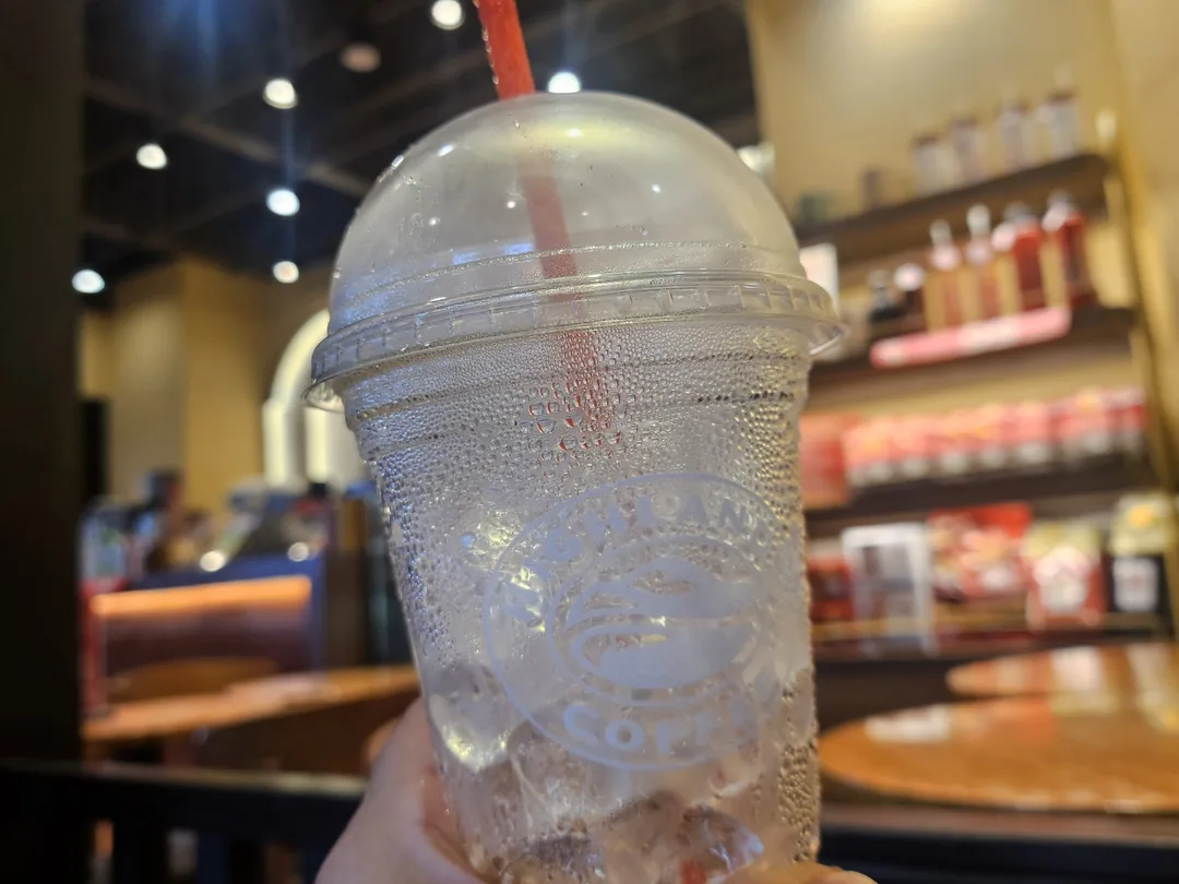 🇻🇳(Bài review lần tái ghé) Highlands Coffee Hội An (Highlands Coffee Hoàng Diệu) (vai phụ: người bạn địa phương Đà Nẵng cùng hội cùng thuyền)