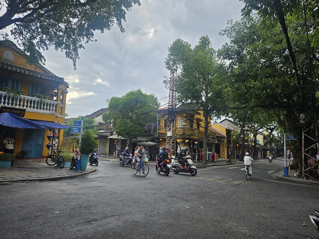 🇻🇳(Review lần tái ghé)Chính sách giá niêm yết! Tiệm sách bánh kẹo Hội An~
