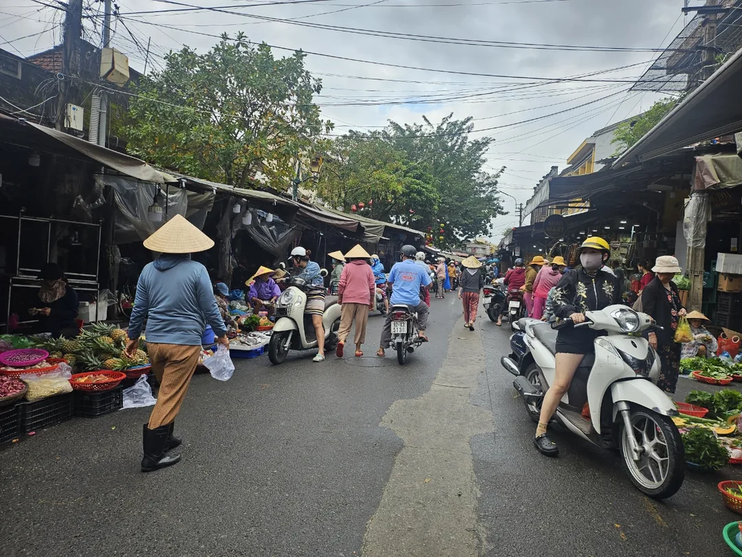 🇻🇳 (Cảm nhận sau khi xem lại) Chợ sớm Hội An ẩm ướt! Cùng nhau du lịch trực tuyến nào!