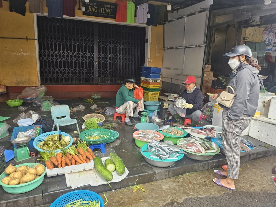 🇻🇳 (Cảm nhận sau khi xem lại) Chợ sớm Hội An ẩm ướt! Cùng nhau du lịch trực tuyến nào!