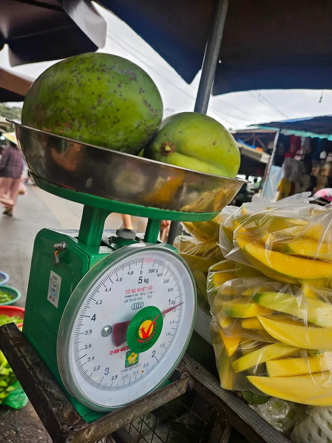 🇻🇳(Đánh giá lần ghé thăm lại) Mua xoài xanh tươi ngon tại chợ sớm Hội An nhé~