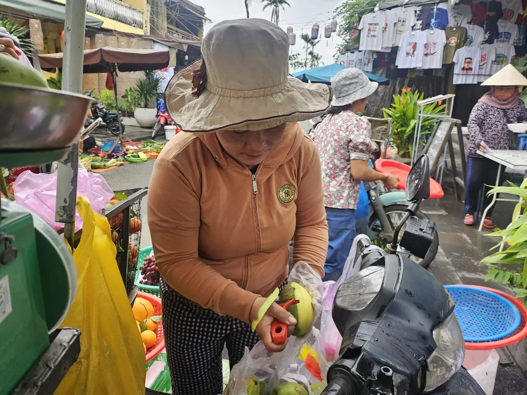 🇻🇳(Đánh giá lần ghé thăm lại) Mua xoài xanh tươi ngon tại chợ sớm Hội An nhé~