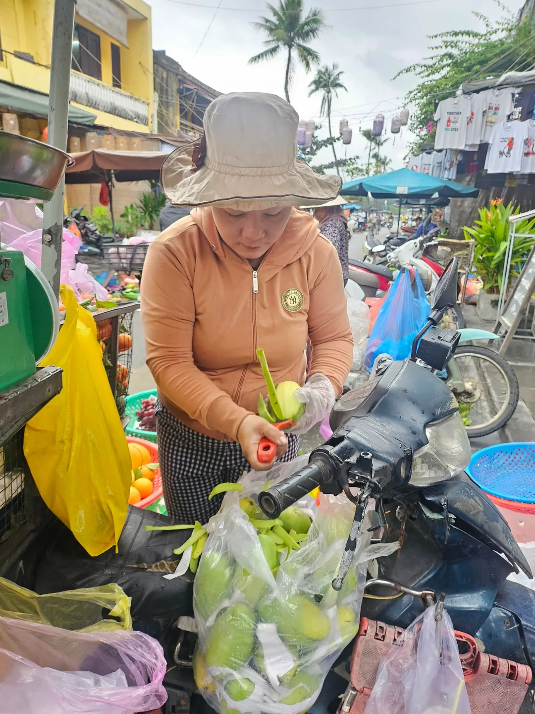 🇻🇳(Đánh giá lần ghé thăm lại) Mua xoài xanh tươi ngon tại chợ sớm Hội An nhé~