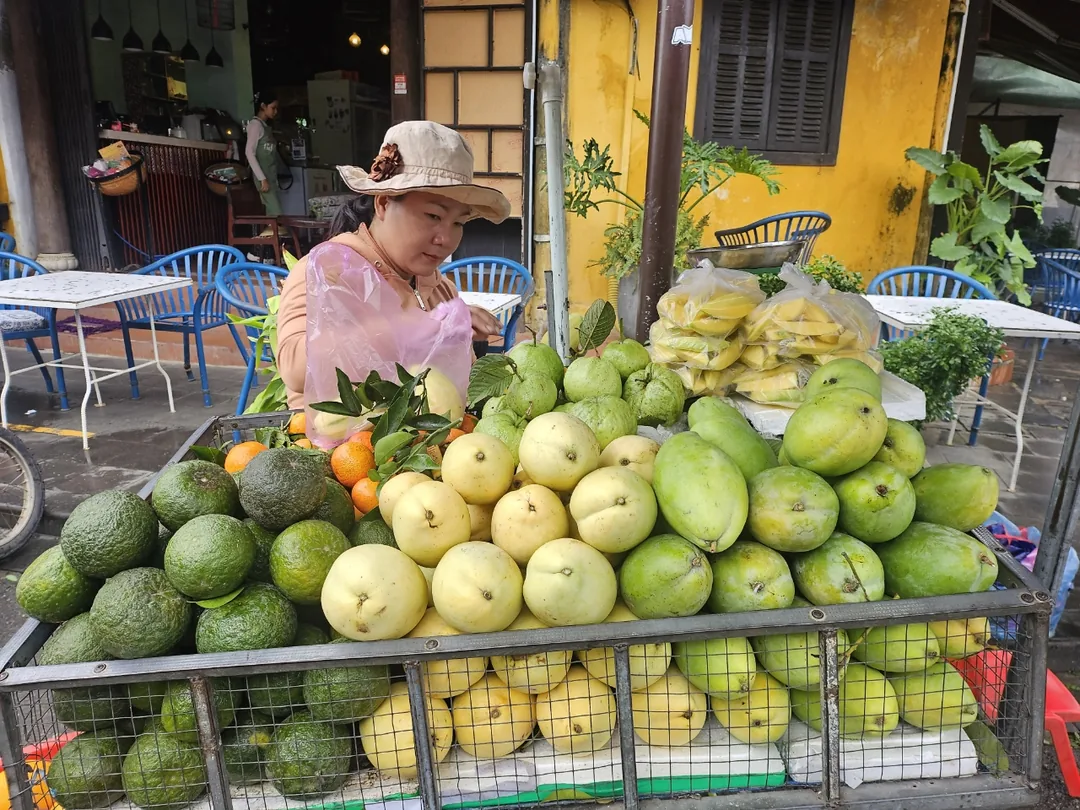 🇻🇳(Đánh giá lần ghé thăm lại) Mua xoài xanh tươi ngon tại chợ sớm Hội An nhé~