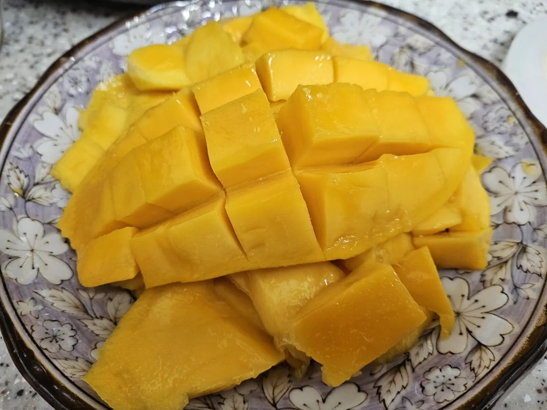 Đã cắt xoài xong và đang chờ