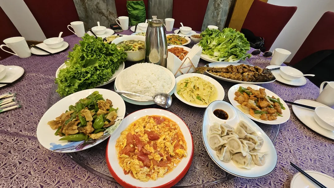 🇨🇳(Diên Cát Live) Đã ngắm hồ Thiên Trì trên núi Bạch Đầu rồi thì cũng xứng đáng được chiêu đãi cái miệng chút chứ nhỉ~^^