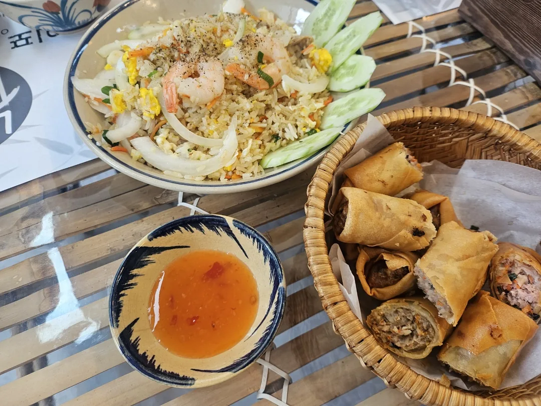 Bánh xèo, cơm tấm, phở, cơm chiên, chả giò