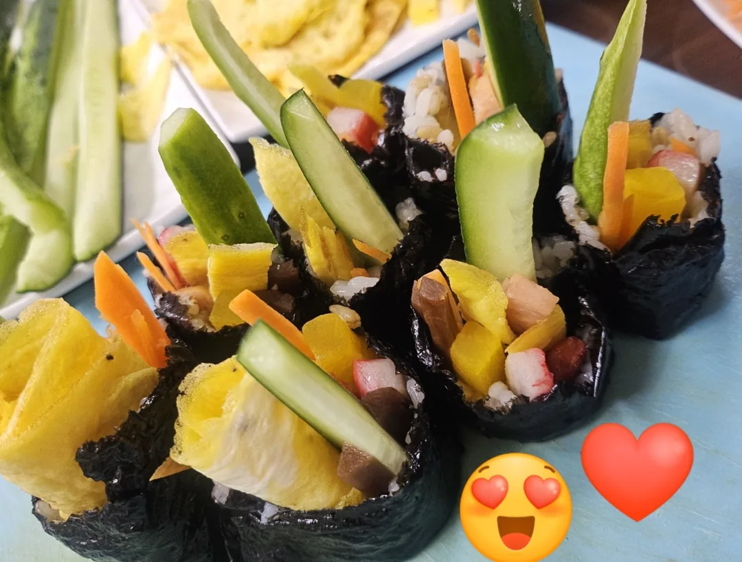 Kimbap Cheonguk (kiểu nhà làm) mở cửa vào ban đêm