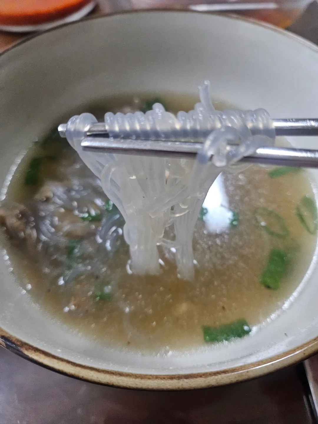 Bữa tối ăn canh sườn bò galbitang ở nhà