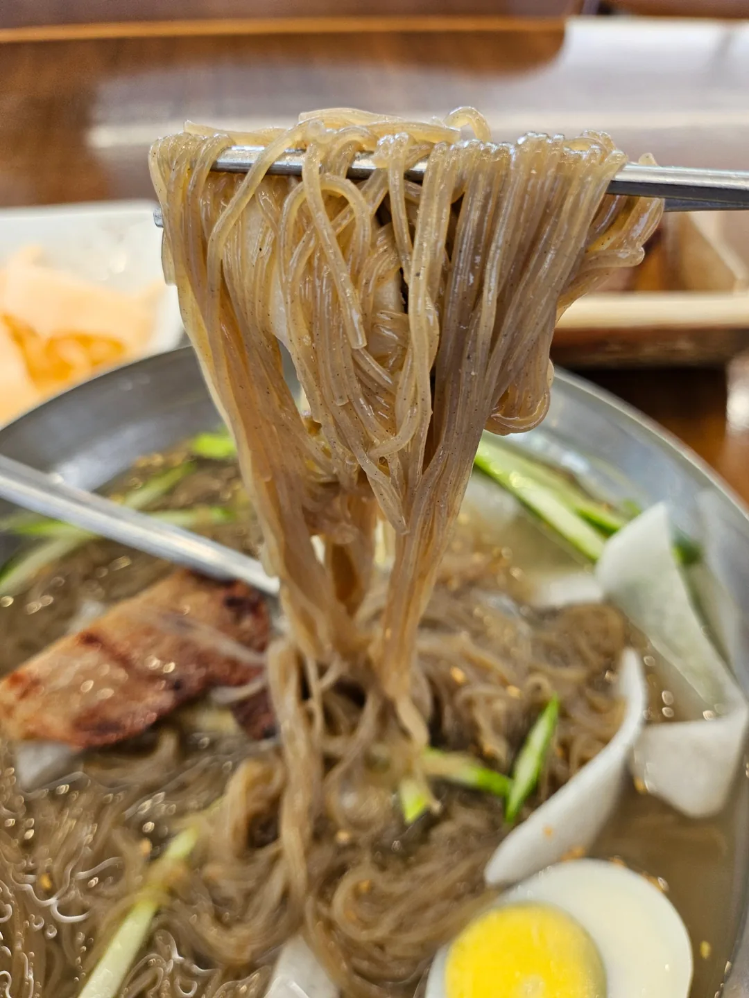Trời nóng quá nên ăn mì lạnh thôi!!