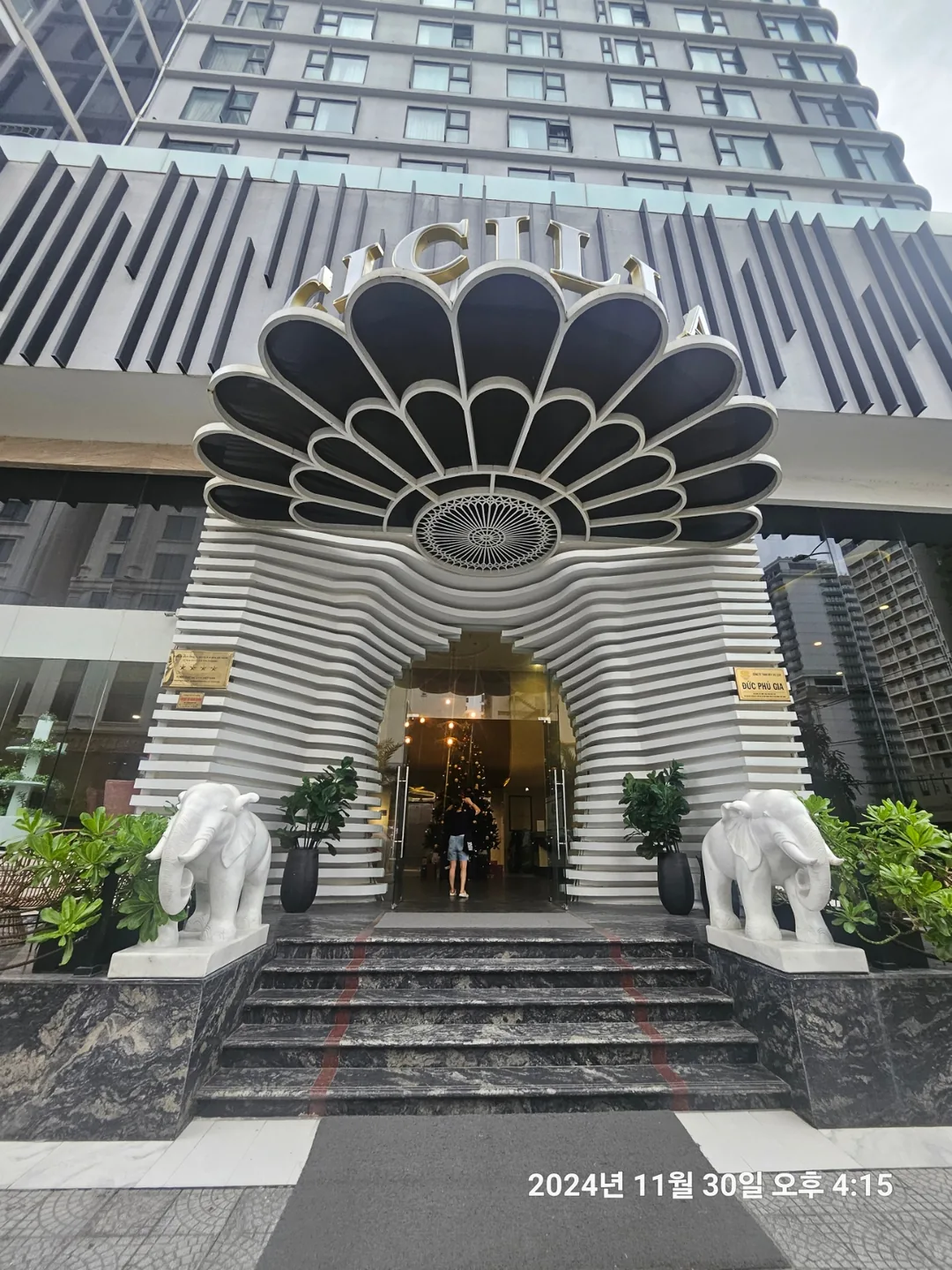 🇻🇳(Review) Đủ thứ chuyện về khách sạn ở Sicily