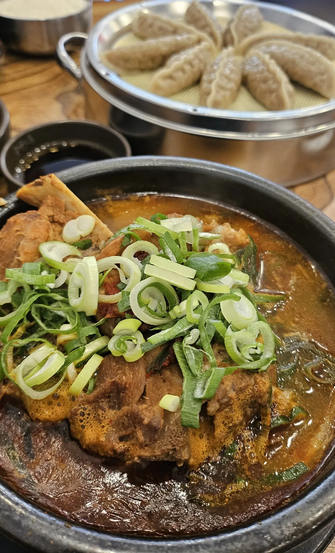Bữa trưa ăn gì nóng hổi nhé