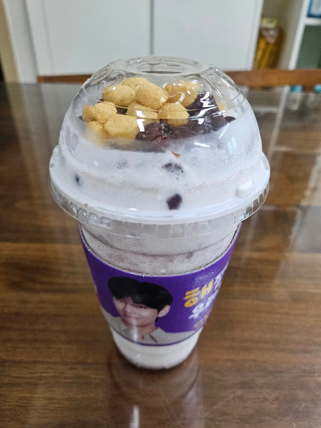 Milkshake bánh gạo đậu đỏ của Compose Coffee