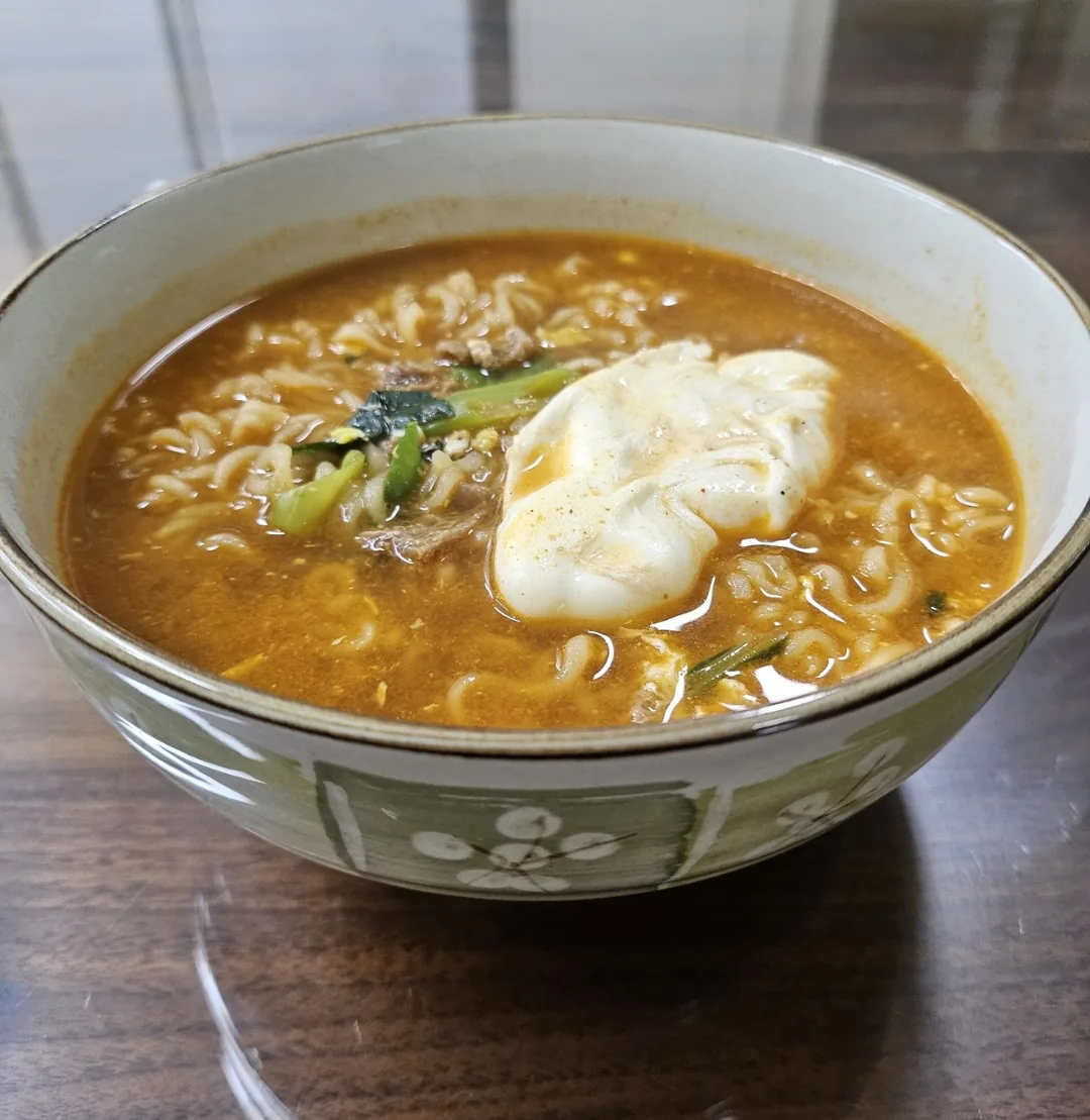Ăn bữa xế với 🍜