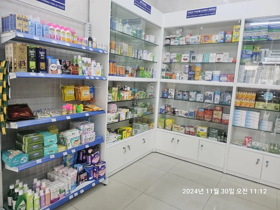 🇻🇳(Đánh giá) Trong lúc dạo bộ ở biển Mỹ Khê, ghé mua sắm tại nhà thuốc Blue~🛍
