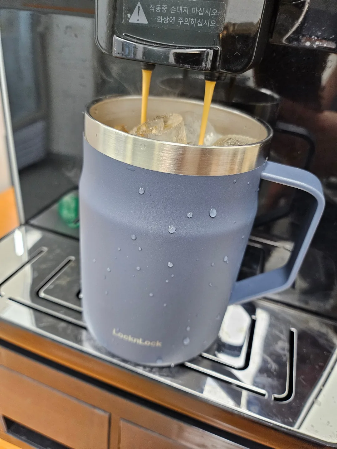 Nạp caffeine vào cả buổi chiều