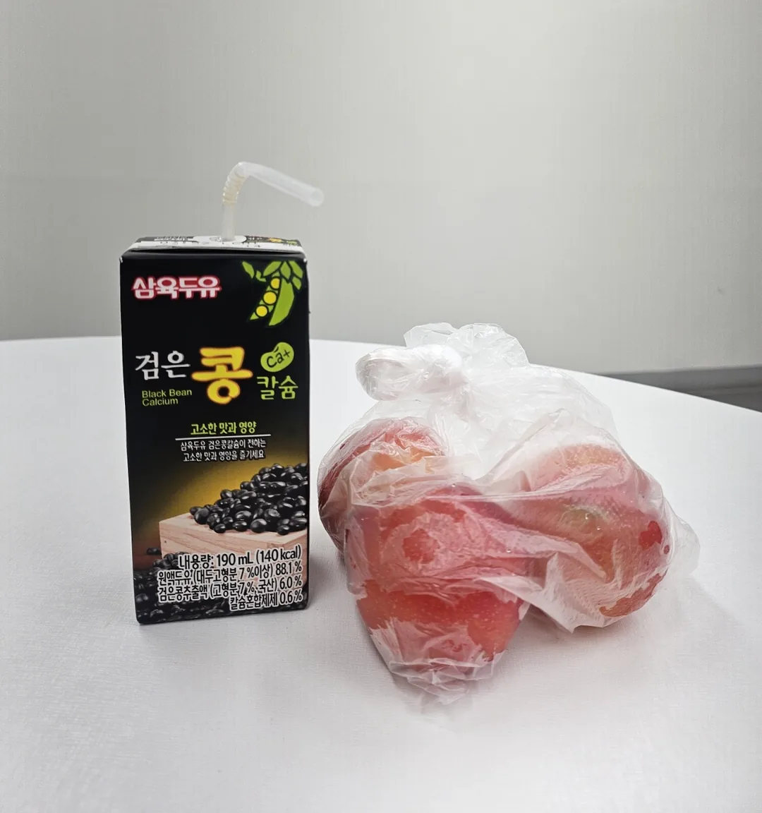 Sữa đậu nành và mận