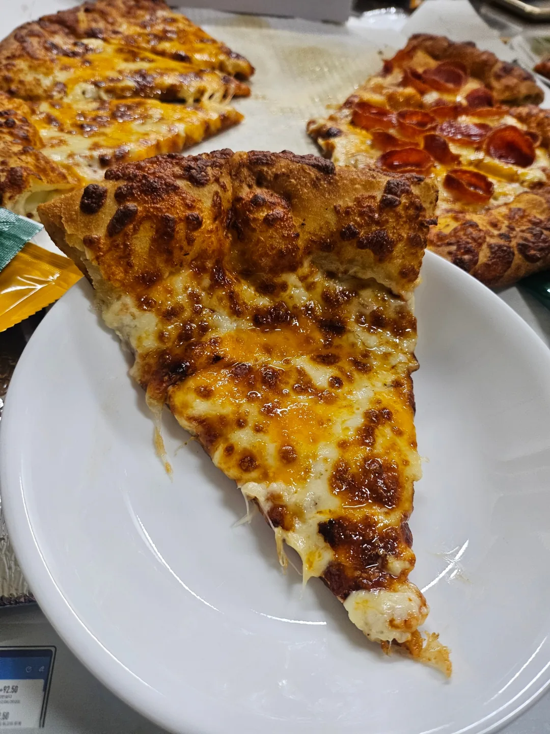 Tăng hai pizza~ no muốn nổ bụng luôn~