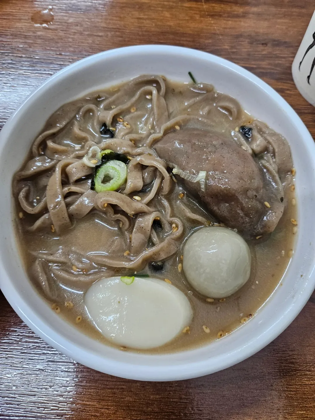 Xin giới thiệu quán mì kalguksu kiều mạch kèm mandu (bánh xếp) ngon ở chợ Doremi, Wonju