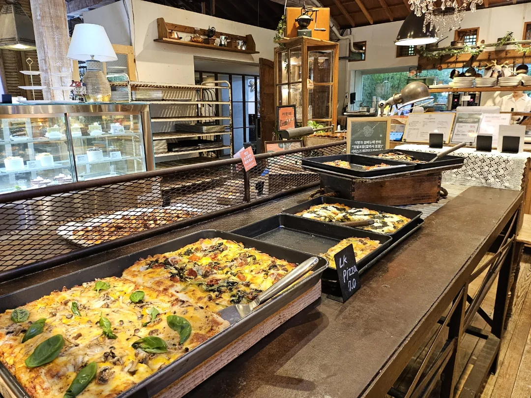 🇰🇷🍹🥐🥖Xưởng bánh mì L'Atelier nhà họ Kim