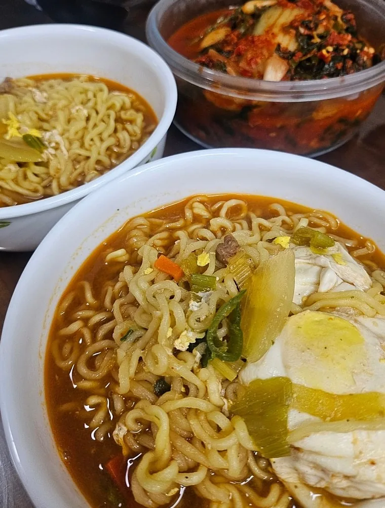 Bữa tối sớm là mì ramen🍜