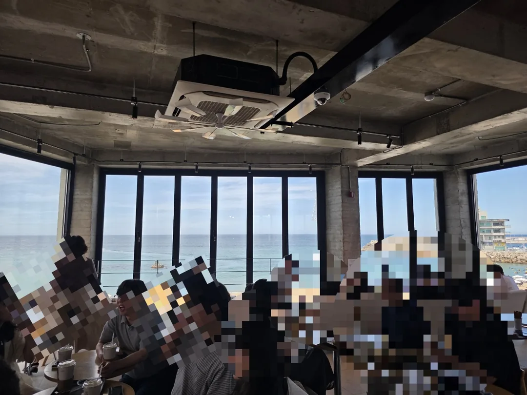 ☕️ Cuộc chiến giành chỗ ngồi khốc liệt