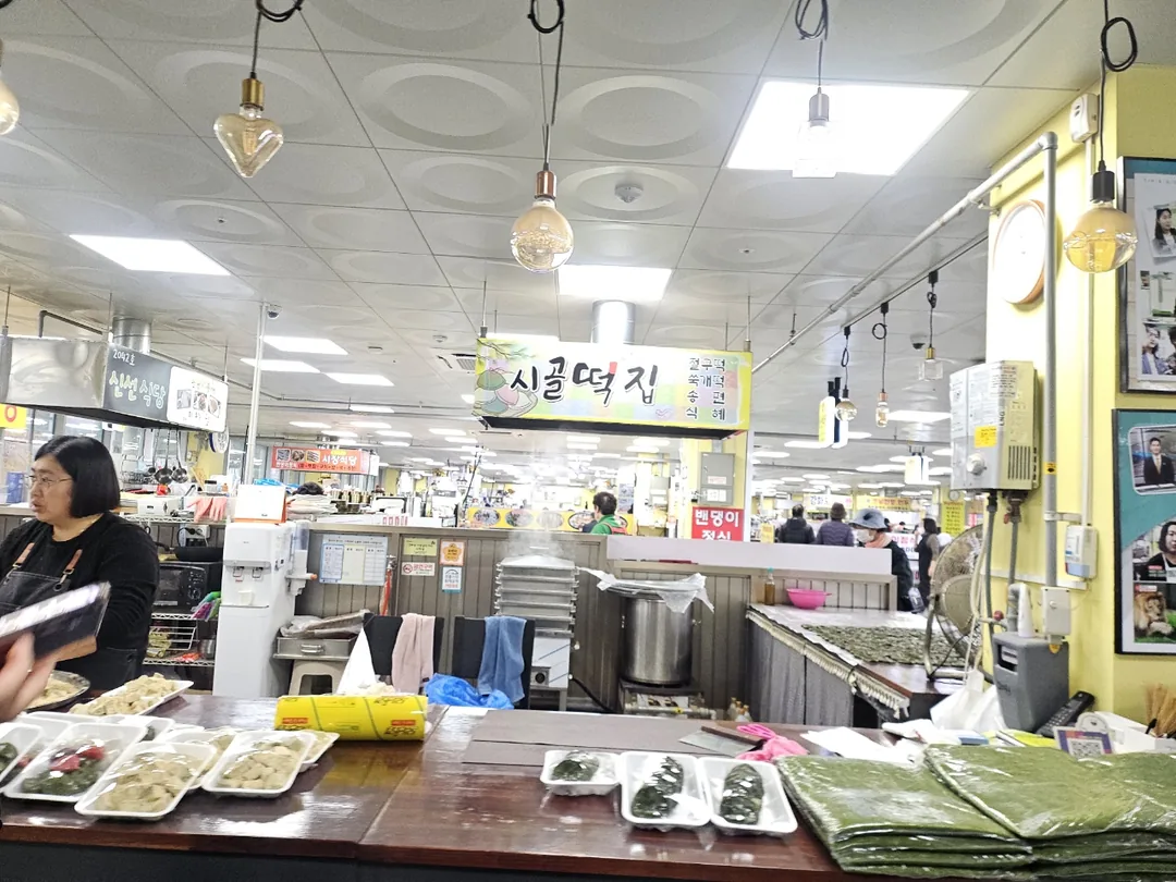 🇰🇷Chợ Punmul Ganghwa, chỉ nghĩ đến món bandaengi (cá trích muối) ngon lành thôi mà đã ứa nước miếng rồi~😁