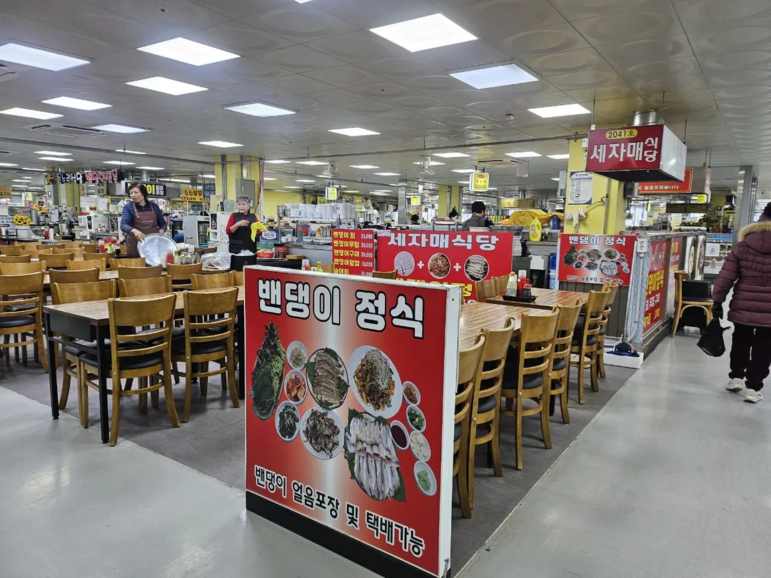 🇰🇷Chợ Punmul Ganghwa, chỉ nghĩ đến món bandaengi (cá trích muối) ngon lành thôi mà đã ứa nước miếng rồi~😁