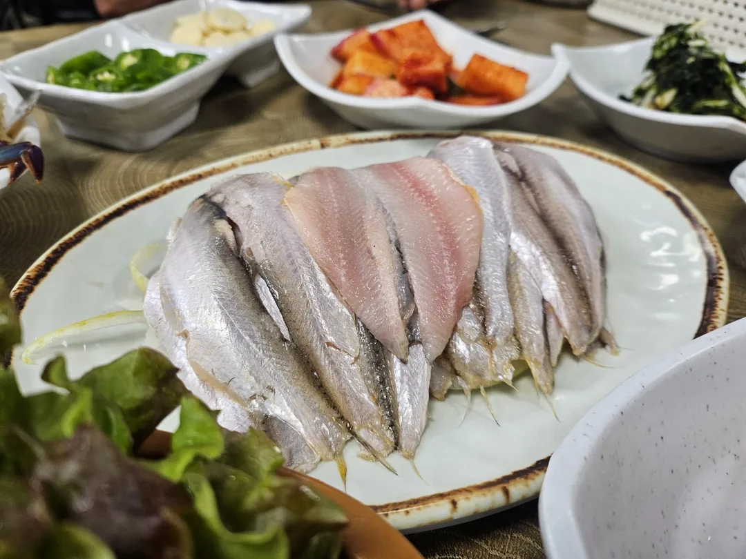 🇰🇷Chợ Punmul Ganghwa, chỉ nghĩ đến món bandaengi (cá trích muối) ngon lành thôi mà đã ứa nước miếng rồi~😁