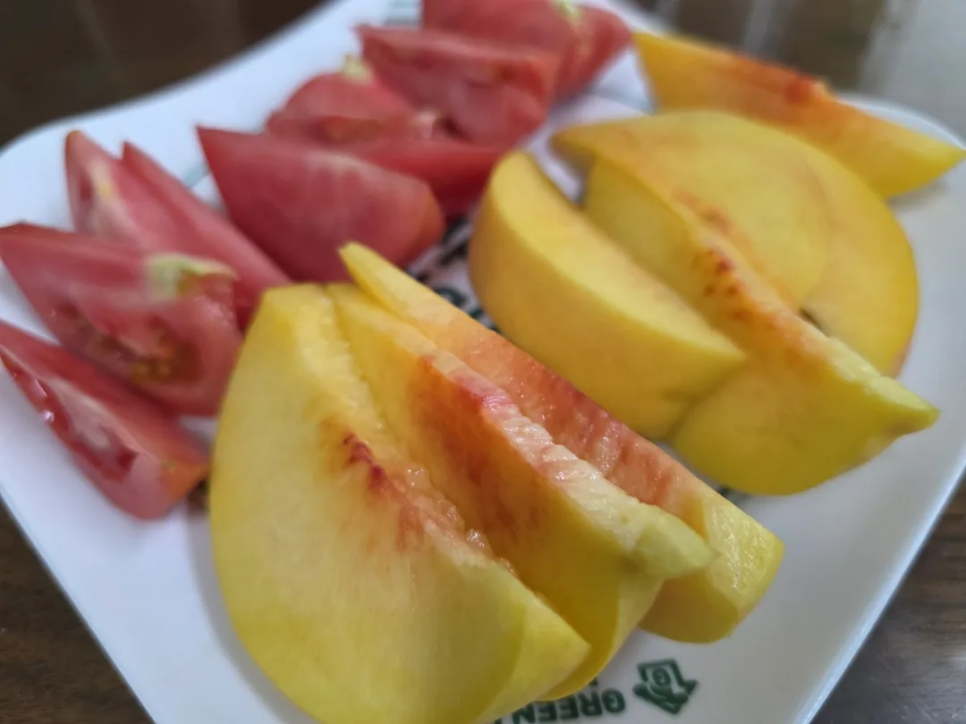 Quả đào tươi mát và thơm ngon🍑