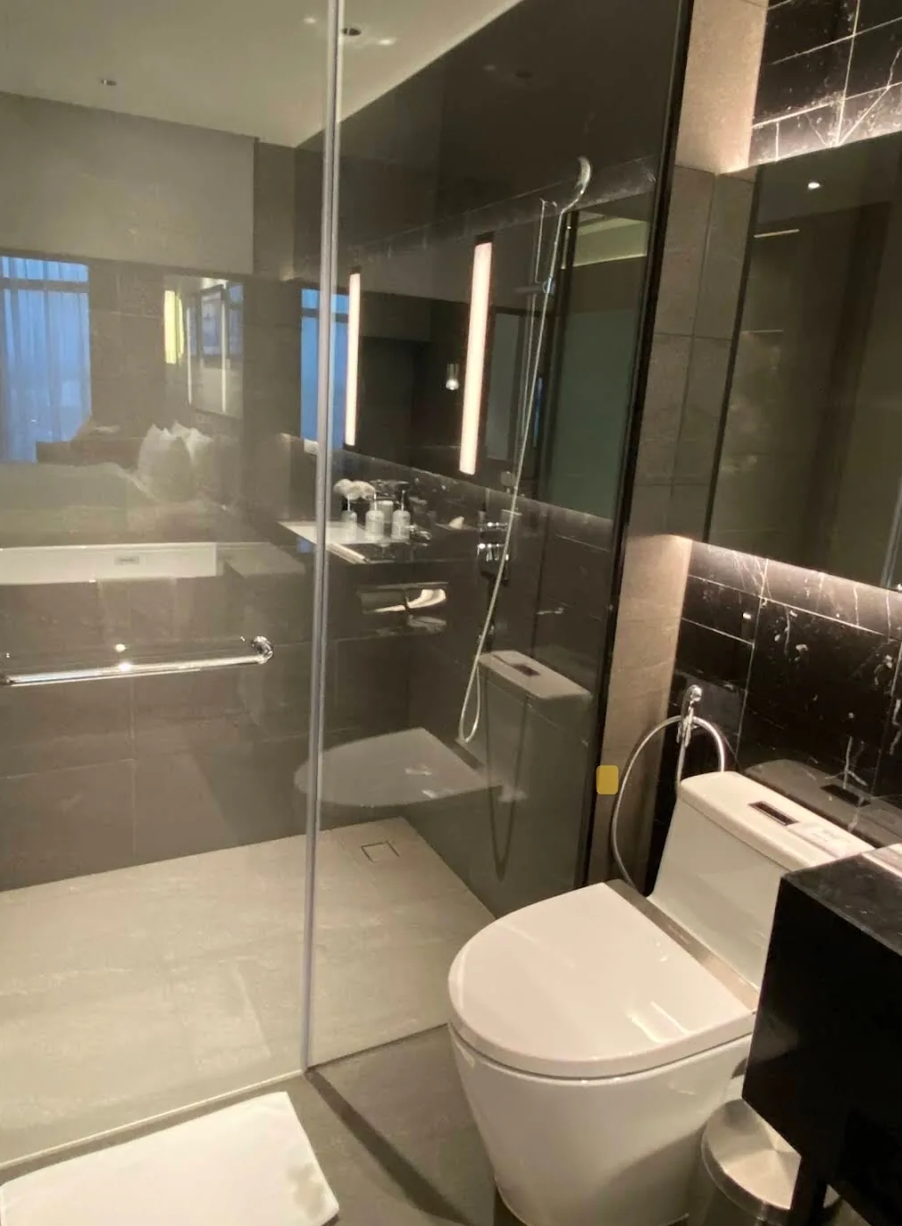 🇻🇳 (Đánh giá) Tình trạng phòng tại Bay Capital Da Nang Hotel (= Crowne Plaza Da Nang City Centre)