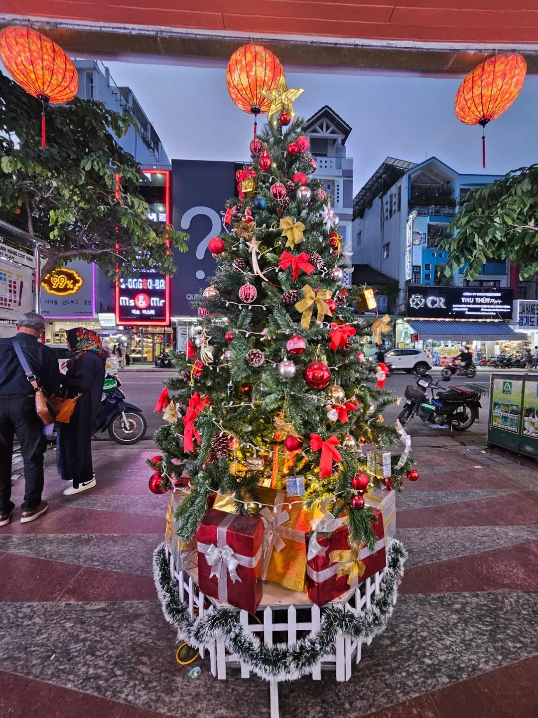 🇻🇳(Đánh giá) Trải nghiệm nếm thử không khí Giáng sinh ở Đà Nẵng