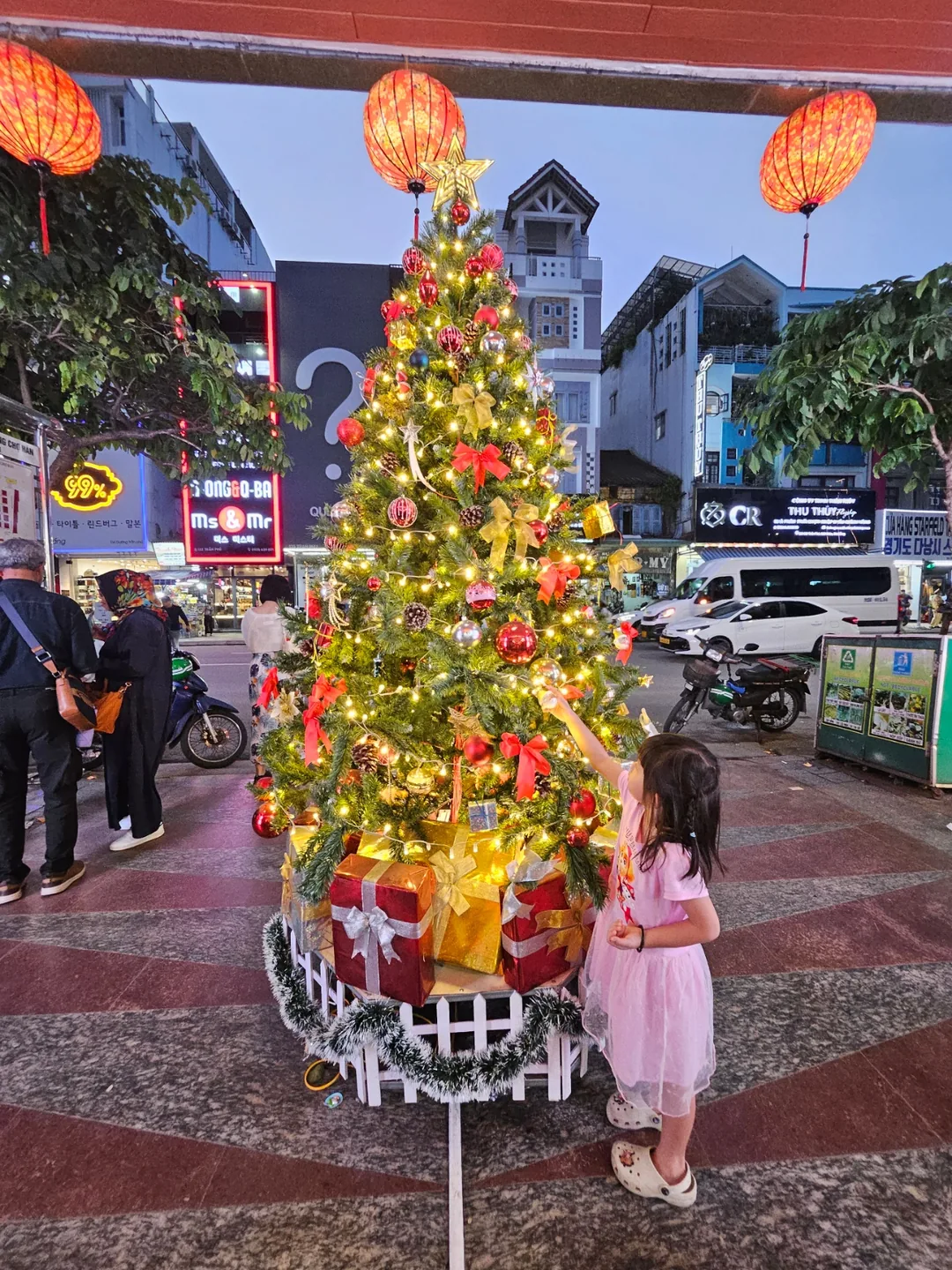 🇻🇳(Đánh giá) Trải nghiệm nếm thử không khí Giáng sinh ở Đà Nẵng