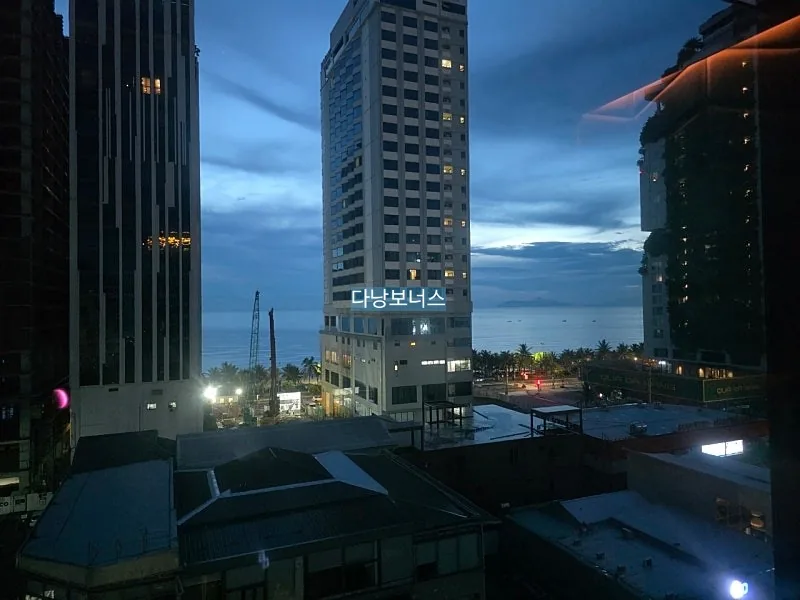 🇻🇳 Bình minh ở bãi biển Mỹ Khê