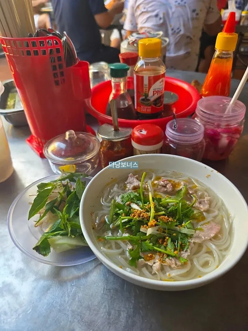 🇻🇳 Bữa sáng đầu tiên! Phở! Đây cũng là quán mình quay lại lần nữa!