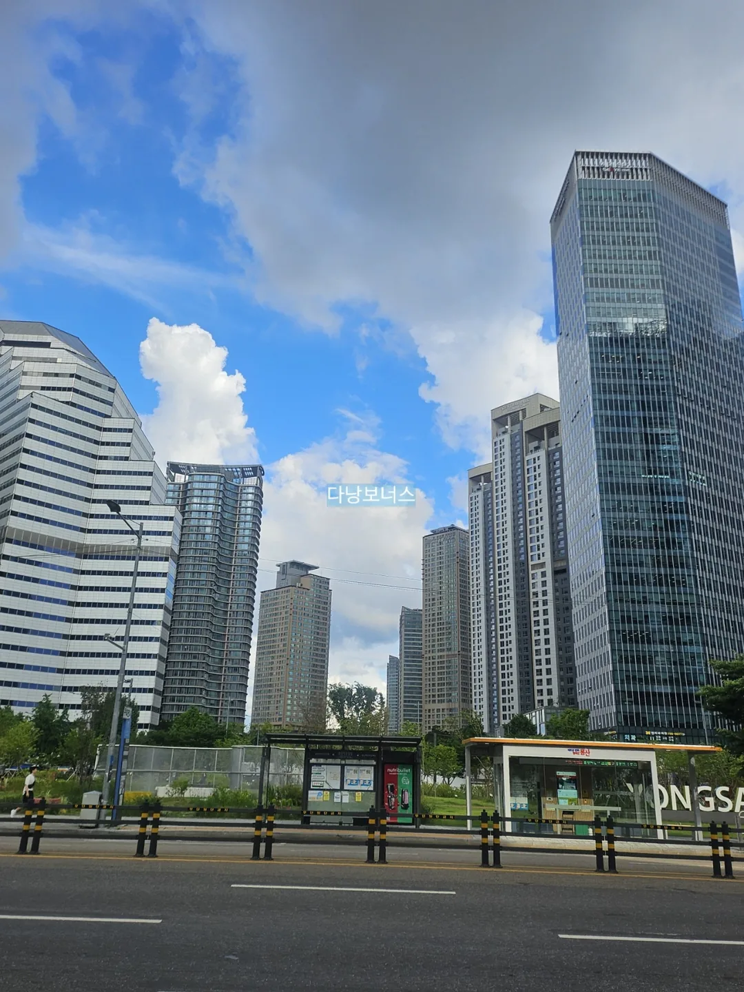 🇰🇷 Hãy rót rượu và kết bạn tại cầu Yongjak nhé (cực kỳ khuyến khích)
