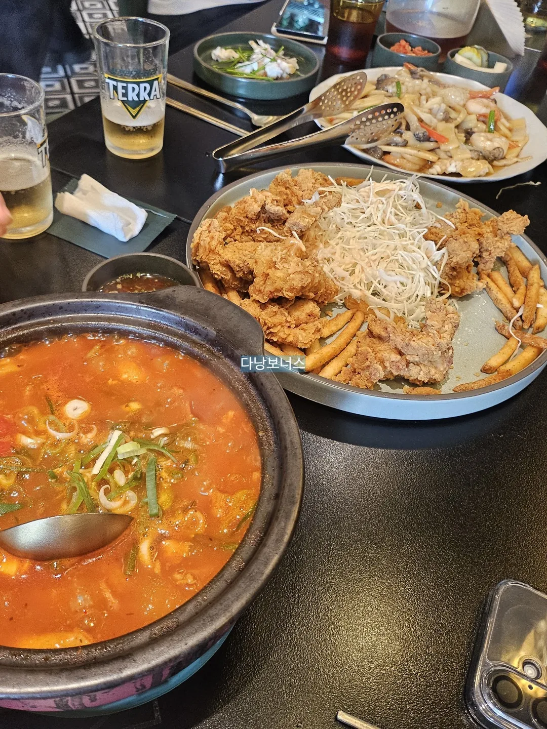 🇰🇷 Hãy rót rượu và kết bạn tại cầu Yongjak nhé (cực kỳ khuyến khích)