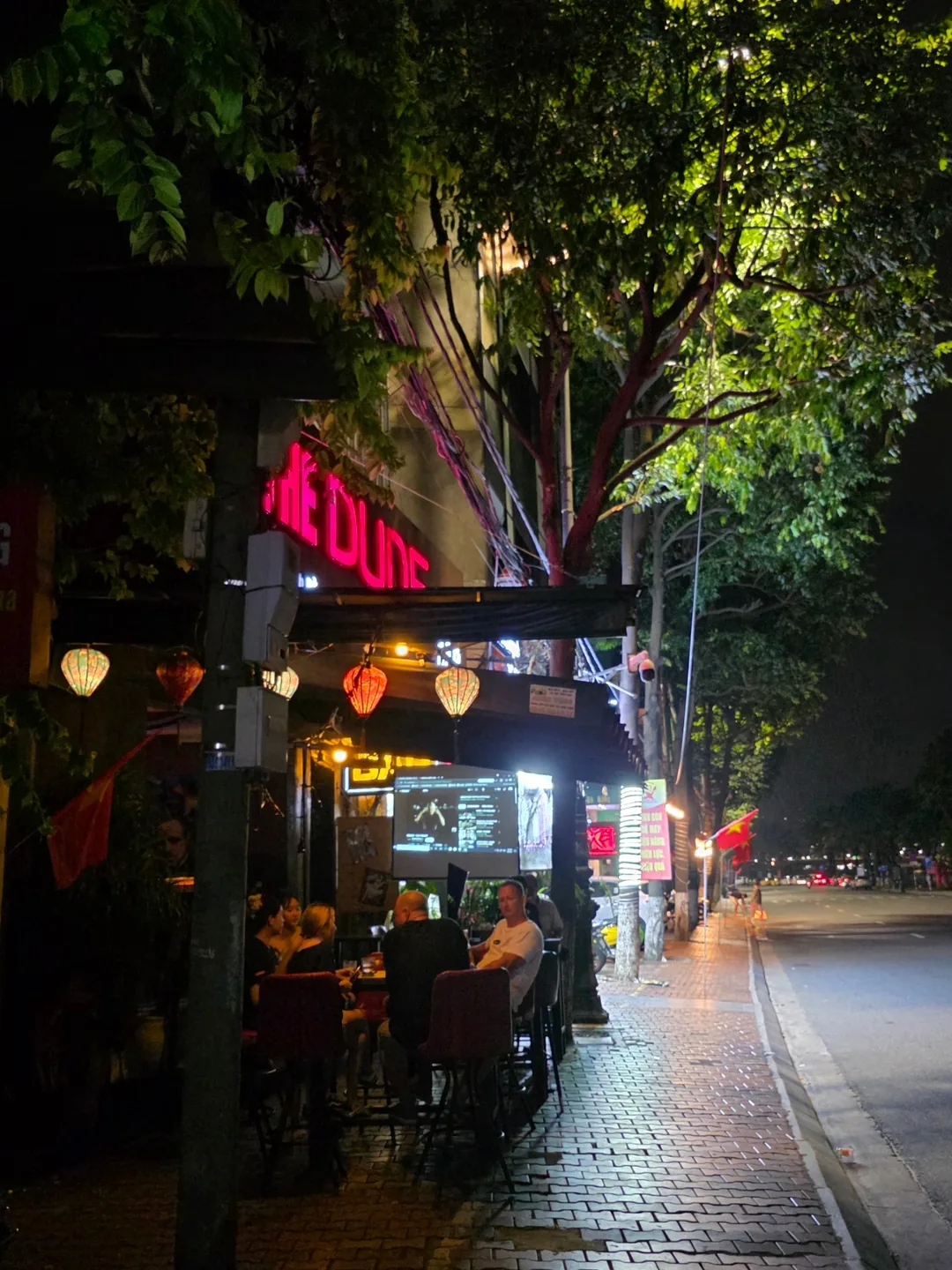 🇻🇳 Chuyến du lịch một mình lần thứ 2, ngày 1: Nắm lấy khoảnh khắc cuối của đêm nay