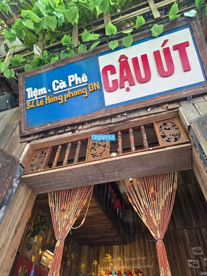 🇻🇳Quán cà phê nhà gỗ xinh xắn đầy ắp người dân địa phương