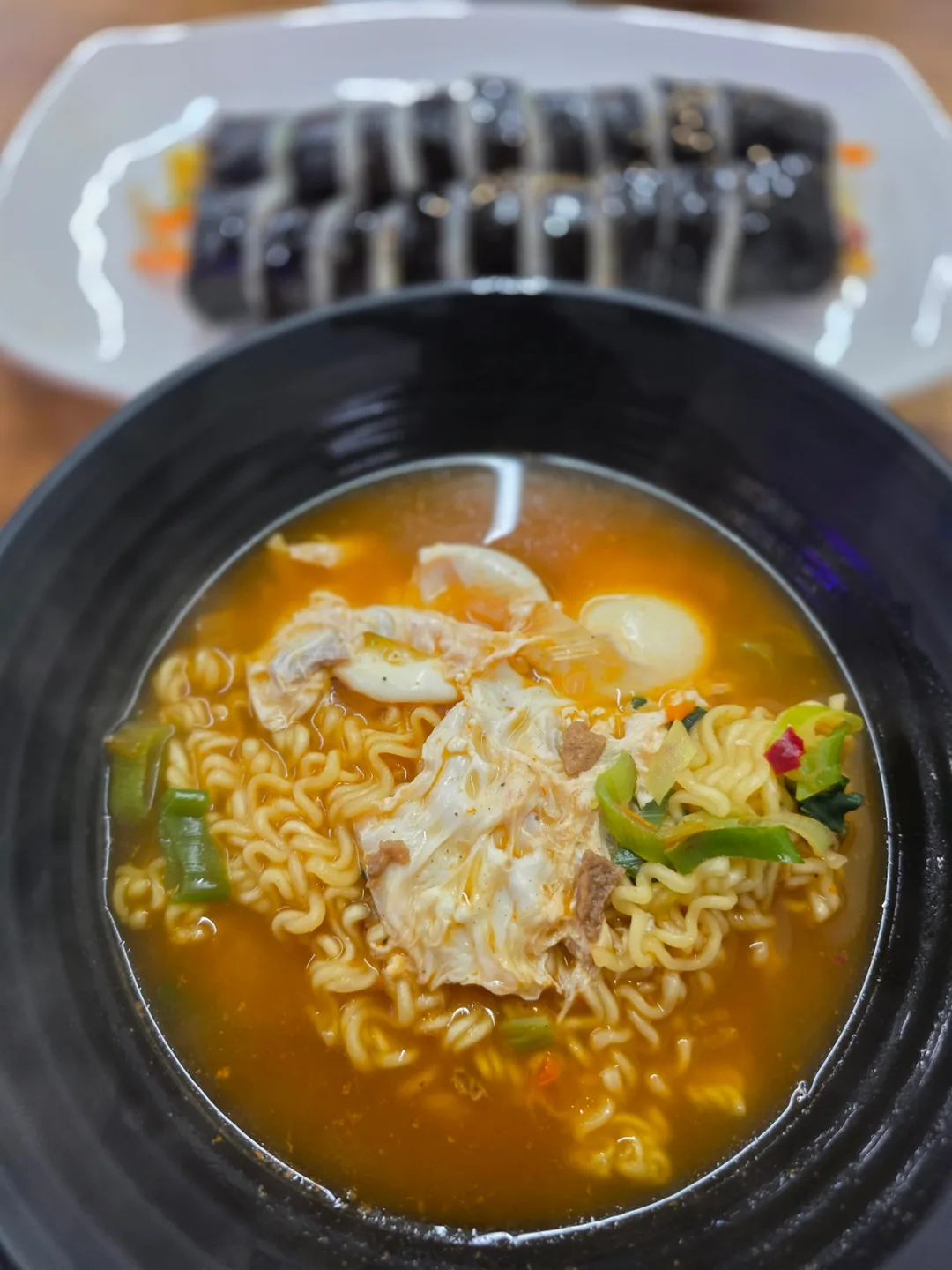 Kimbap thì phải có ramen!? Ramen thì phải có kimbap?!