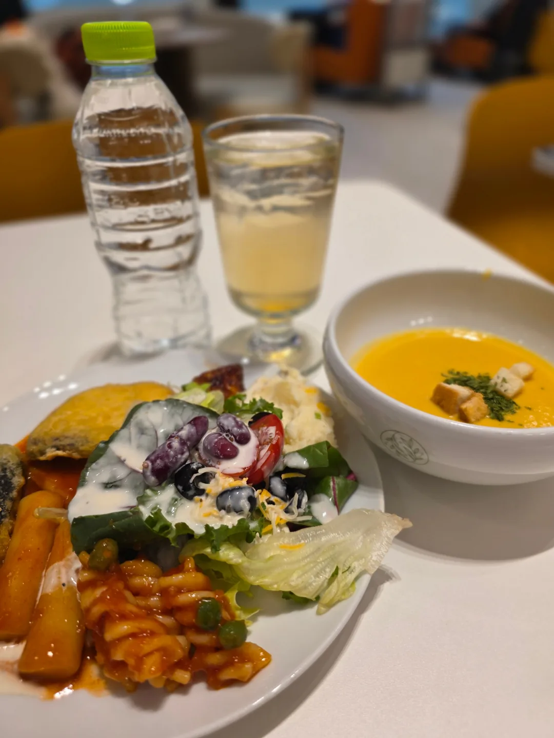 🇻🇳 Sân bay Incheon Nhà ga 1 Khu vực lên máy bay: SKY HUB LOUNGE