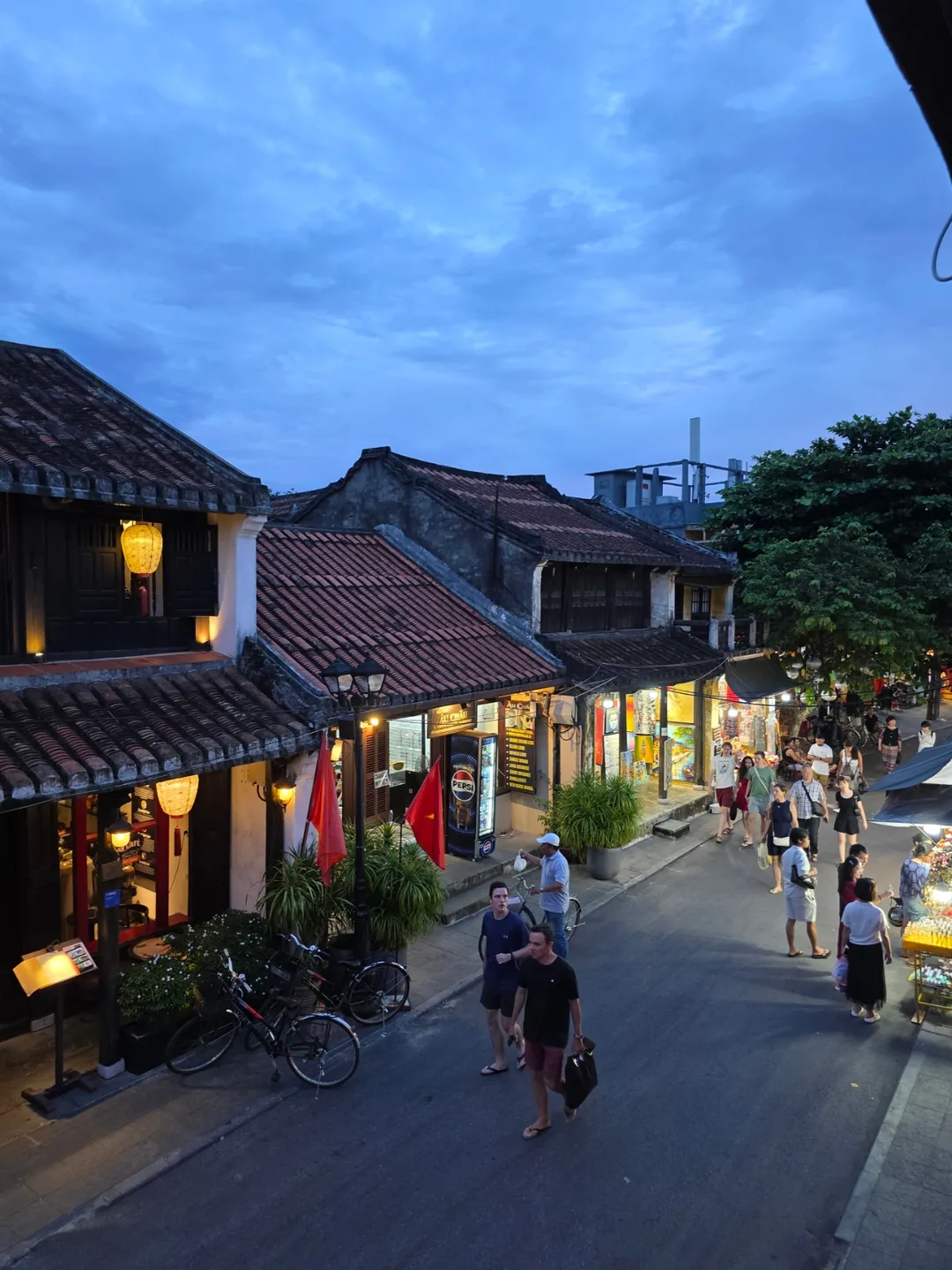 🇻🇳 Đêm phố cổ Hội An ngập tràn ánh sáng và lãng mạn