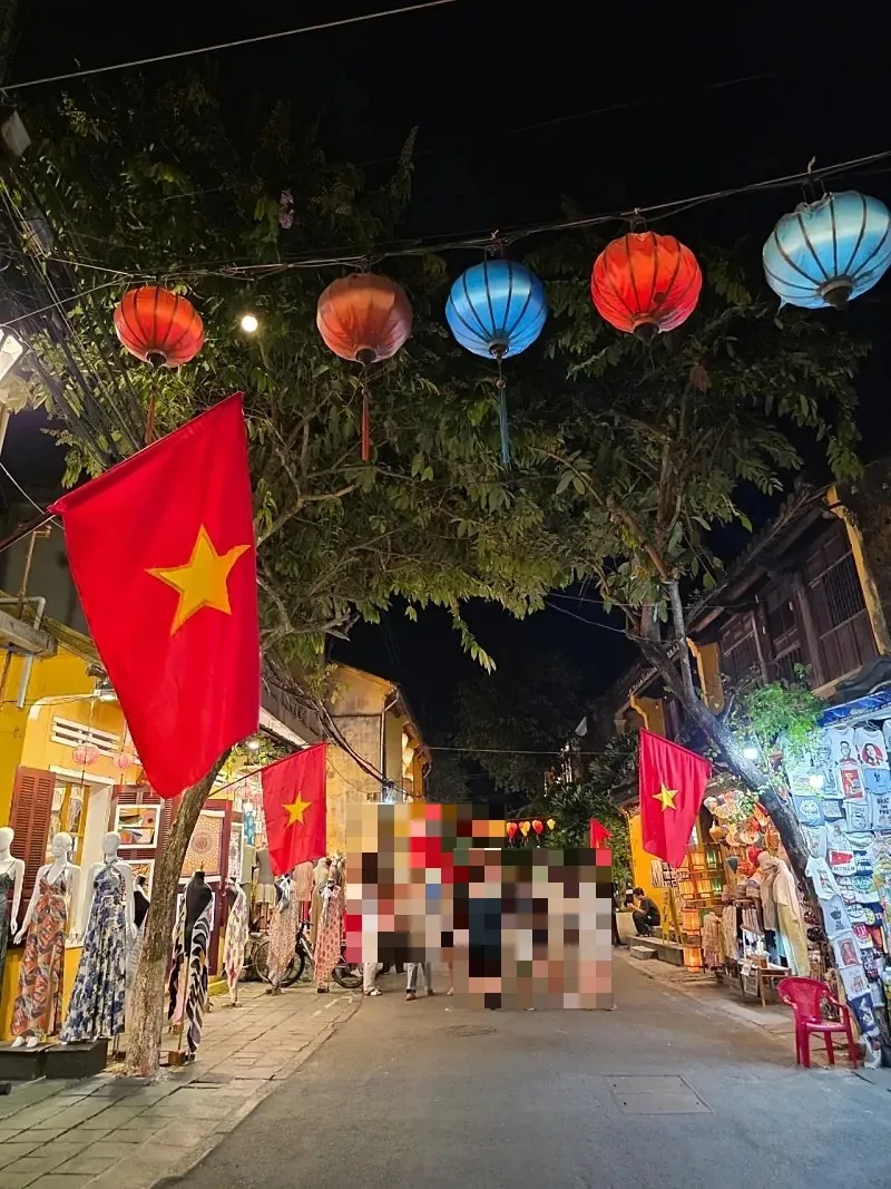 🇻🇳 Đêm phố cổ Hội An ngập tràn ánh sáng và lãng mạn