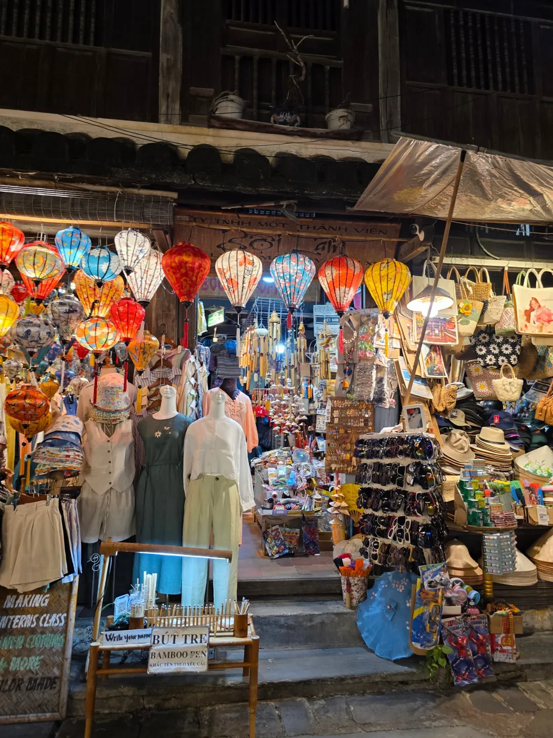 🇻🇳 Đêm phố cổ Hội An ngập tràn ánh sáng và lãng mạn