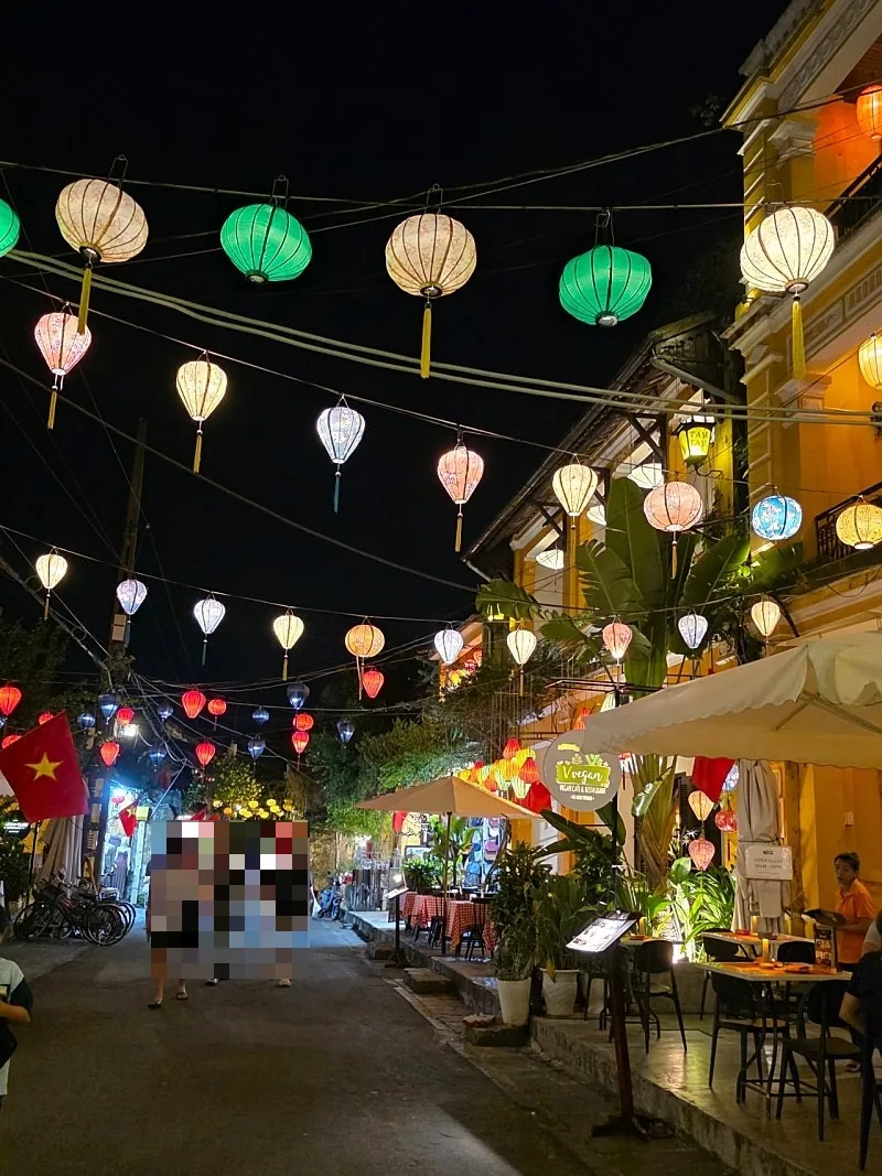 🇻🇳 Đêm phố cổ Hội An ngập tràn ánh sáng và lãng mạn