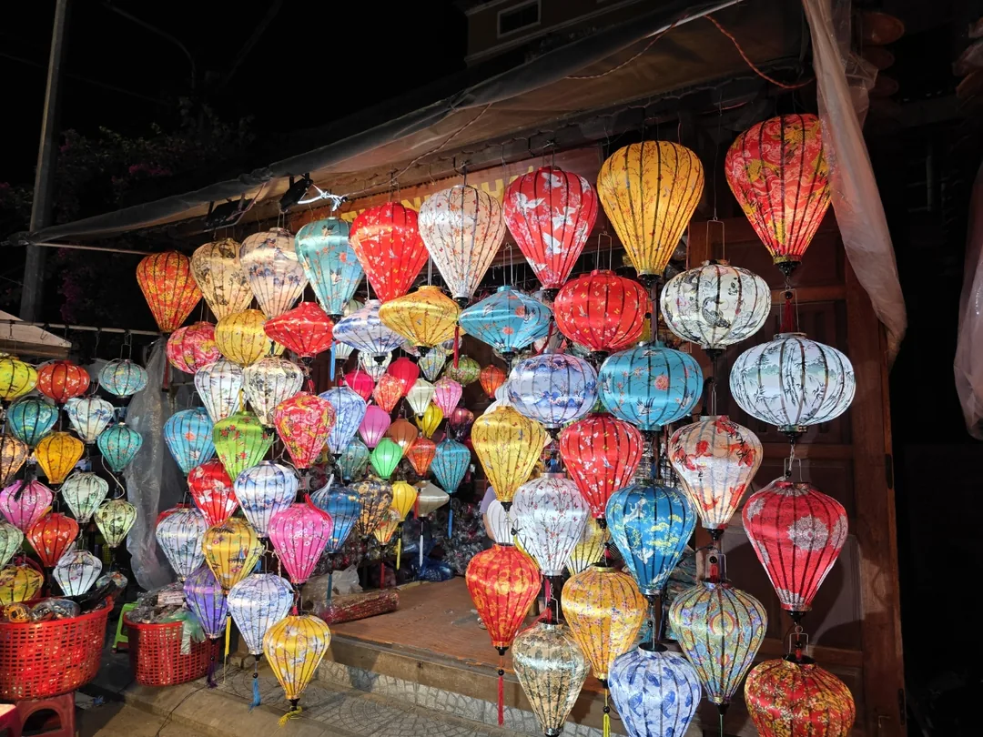 🇻🇳 Đêm phố cổ Hội An ngập tràn ánh sáng và lãng mạn