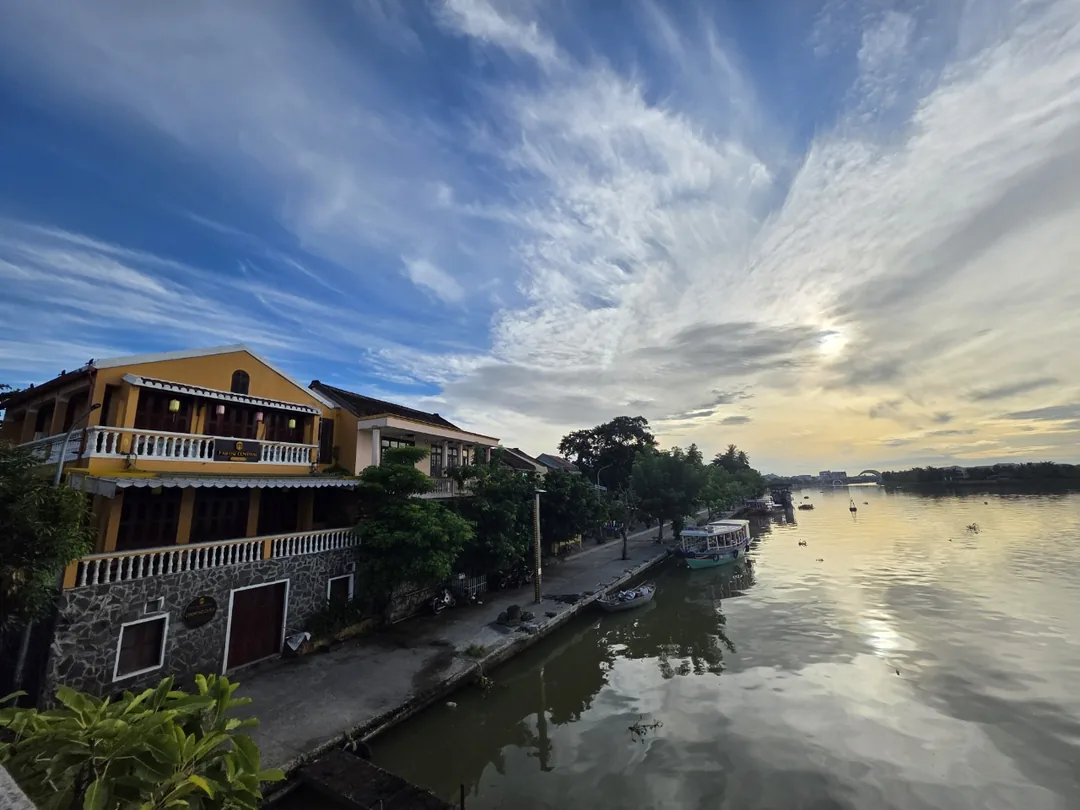 🇻🇳 Bình minh ở Hội An! Tôi... đôi khi rơi nước mắt...